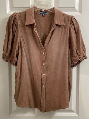 Women's Democracy Blouse Medium Brown Tan Pearl Snap Puff Sleeve Ruffles